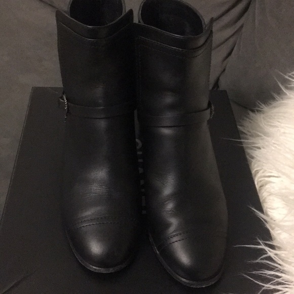 CHANEL CHANEL CHANEL!! Black boots! 😍❤️ - Picture 5 of 7